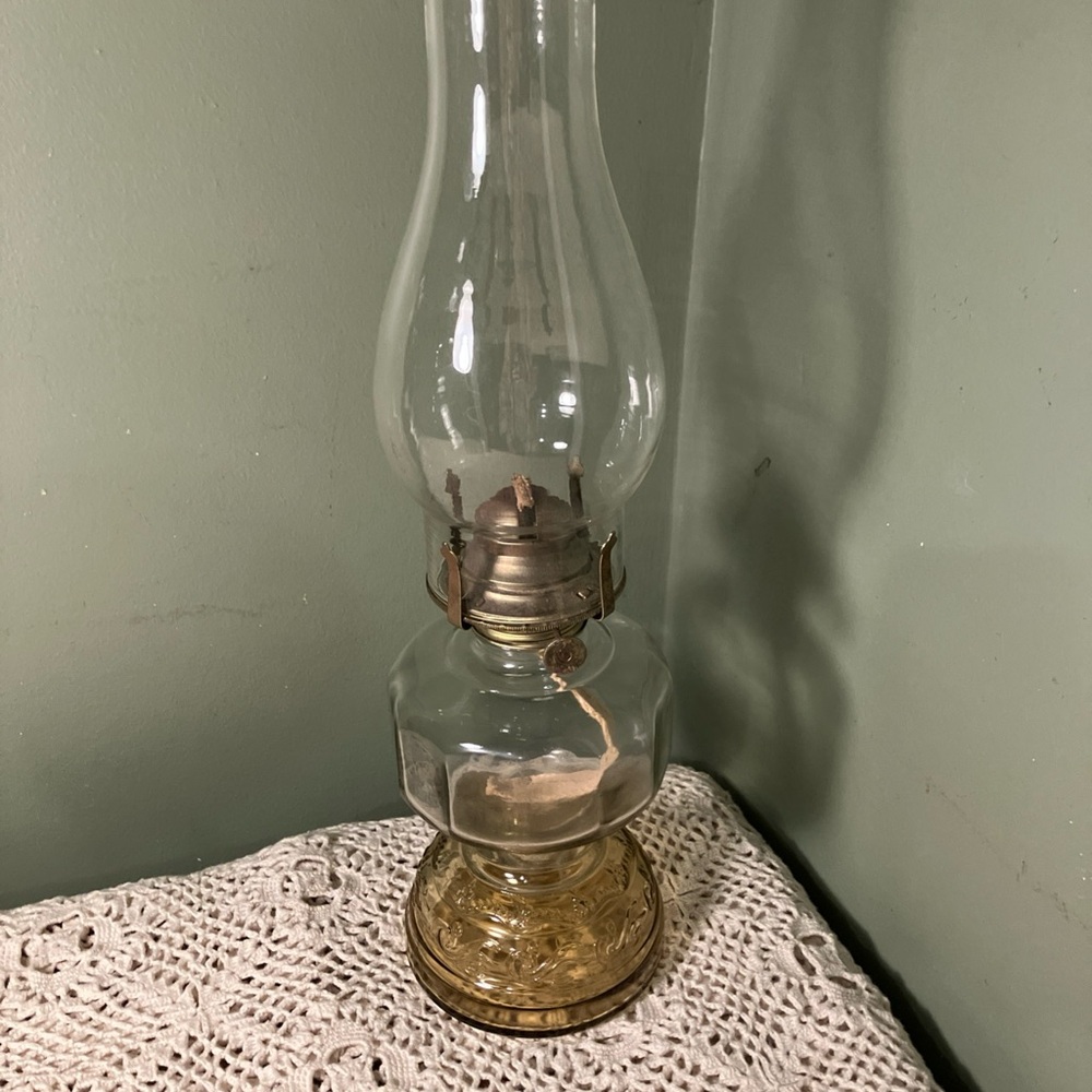 Vintage Pedestal Oil Lamp Clear Glass Chimney Made In Hong Kong 16” - Picture 9 of 9